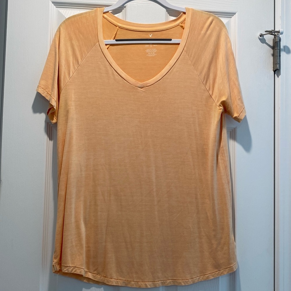 American Eagle orange T-shirt